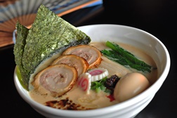 Kapitan Ramen Bistro - Tonkotsu Ramen Crédito Maria Mattos