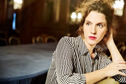 Luísa Sobral ao vivo em Almada