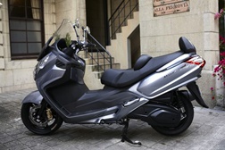 Nova MaxSym 400 a Maxi-Scooter SYM