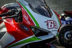 Veja bem esta Ducati Panigale V4 Nicky Hayden Tribute da Motocorsa