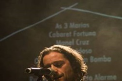 Projecto alarme apresenta "Canções de Pontaria" em café-concerto no Teatro Municipal Joaquim Benite