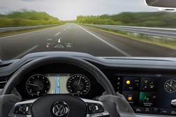 Head-Up display: na VW para não tirar os olhos da estrada - Velocidade, alertas, sinais de trânsito e outras funções chave