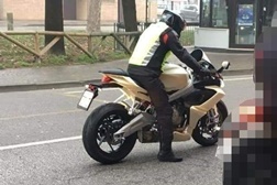 Aprilia testa a supersport RS 660 na estrada