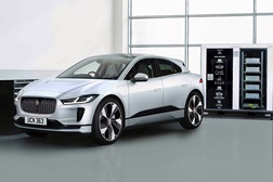 Jaguar Land Rover dá uma segunda vida às baterias do i-Pace - Carregamento a partir de painéis solares da Off Grid Energy