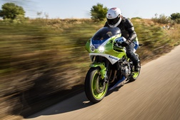 Japan Legends transforma a sua Kawasaki Z900 numa soberba ZXR