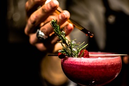 Tea Cocktail Bar Double9 celebra um ano de (in)fusões e apresenta nova carta de cocktails
