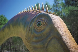 O maior dinossauro alguma vez visto em Portugal está a chegar ao Dino Parque da Lourinhã