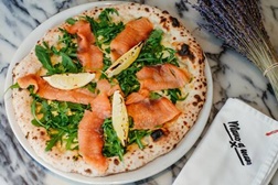 Pizza Salmone con Rucola