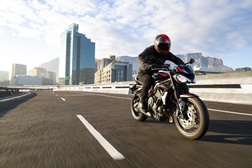 Triumph apresenta a nova Street Triple R
