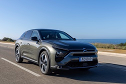 Novidades na gama Citroën - Nova proposta híbrida plug-in e uma condução semiautónoma reforçada para o C5 X