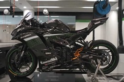 Uma Kawasaki Ninja ZX-25R modificada é uma sinfonia de 20.000 rpm!