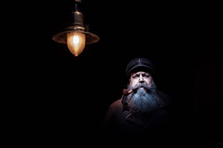 Teatro: "A história assombrosa de como o capitão Michel Alban perdeu o seu braço" - Almada