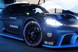 Michelin e Porsche GT4 avançam juntas na transição para a electro-mobilidade - Porsche GT4 ePerformance elétrico com pneus MICHELIN que incluem 53% de materiais sustentáveis