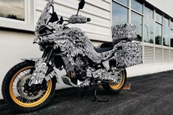 CFMoto MT800 está quase pronta para a aventura!