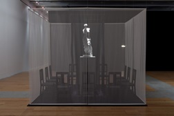Imagem: Ana Vieira, Ambiente (1972). Exposição O Enigma - Arte Portuguesa na Coleção Berardo. Fotografia: David Rato.