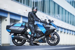 Kawasaki com motor de combustão interna a hidrogénio estreia-se publicamente