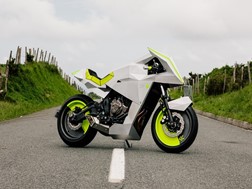 Yard Built XSR700 da Ton-Garage apresentada na Whells and Waves