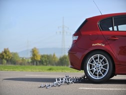 Com pneus RunOnFlat de Goodyear pode continuar a circular depois de um furo