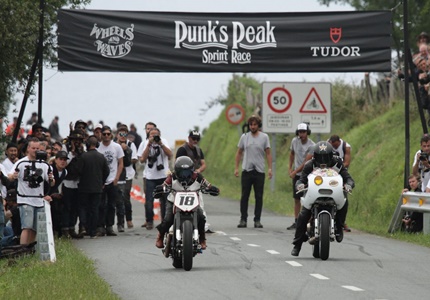 Indian Scout Miracle Mike volta a dar que falar no Wheels and Waves 2017