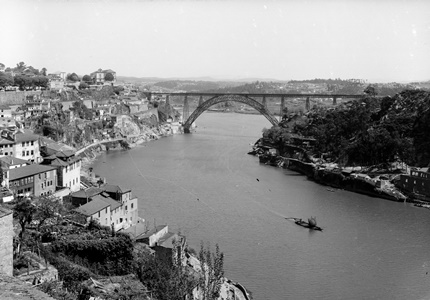 Exposição de Fotografia sobre o Porto e Douro nos antigos armazéns da Croft