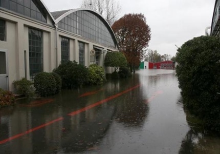 Fábrica da MV Agusta inundada