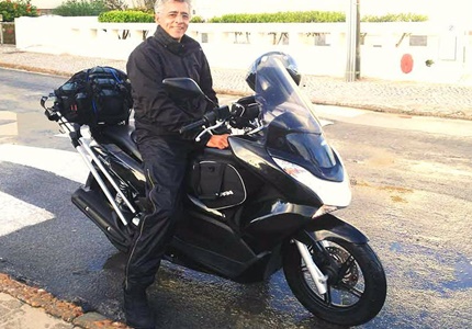 Artur Brito, o farense que vai de PCX 125 até ao Nepal numa missão