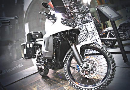 Harley-Davidson 750 Stealth - Fabricada na India, modificada na Tailândia com aval americano?