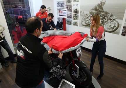 Apresentação MV Agusta Brutale Dragster 800 RR LH44