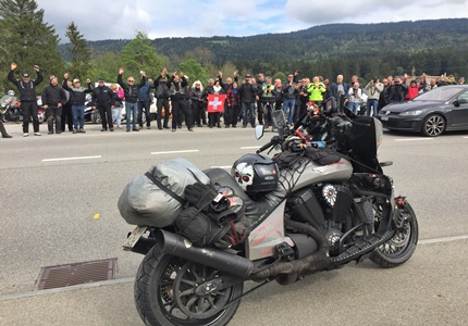 Novo recorde para a volta ao mundo em moto