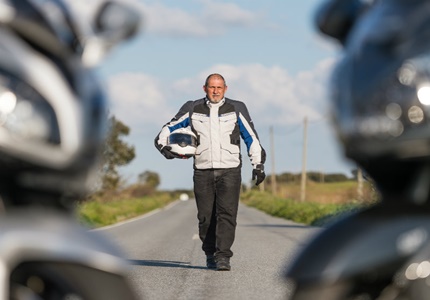 Teste de Equipamento e Acessórios de motociclismo - Rev’it e Schuberth - Conjunto de Mototurismo para Homem