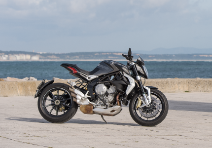 MV Agusta Brutale 800 Dragster - Instinto Selvagem