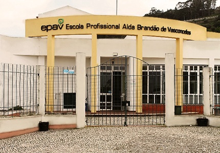 Máscara de peles de banana da pessoa