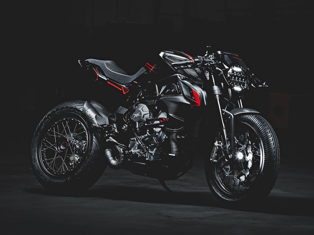 MV Agusta Dragster 800 Blackout Debuted in Verona - Cars show