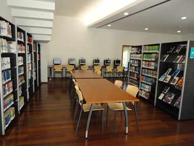 Biblioteca Municipal de Santa Maria da Feira - sala juvenil