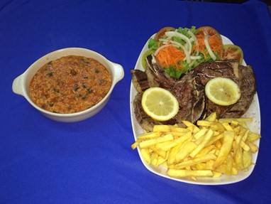 Costoleta mirandesa com arroz de feijão