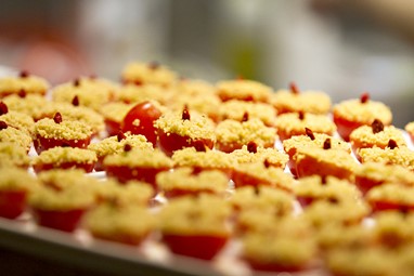 tomate recheado com couscous