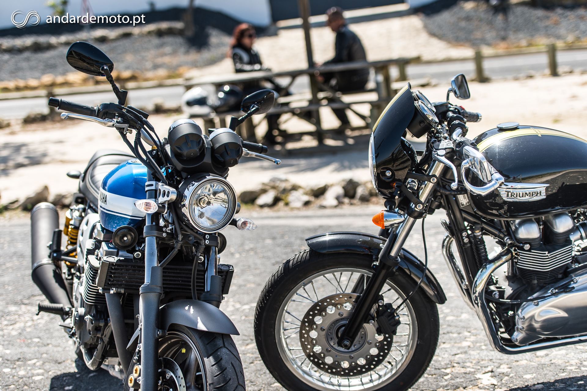 Triumph Thruxton X Yamaha XJR1300 - Um dia de passeio aos comandos