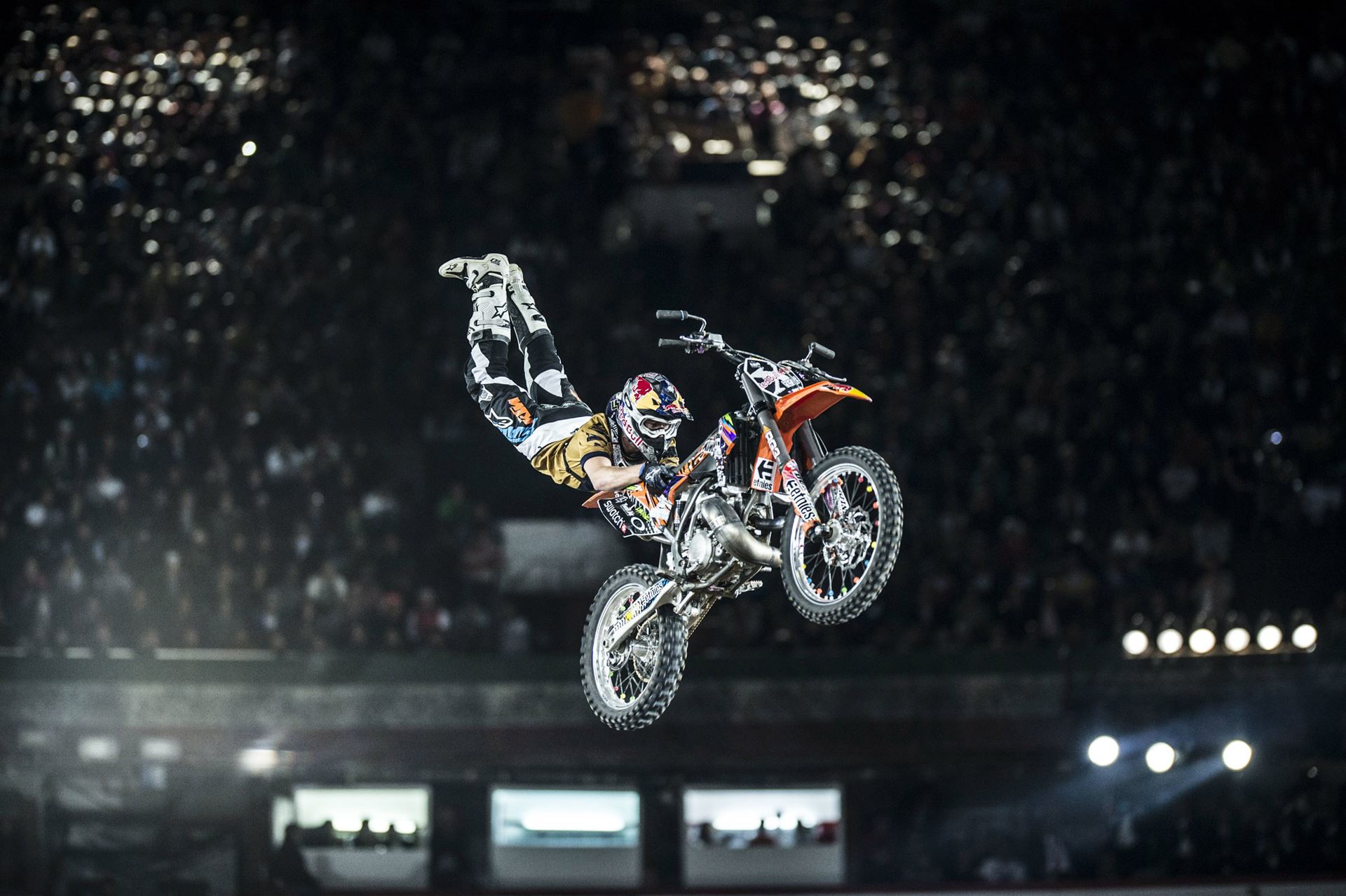 Red Bull X-Fighters World Tour 2013 Official DVD 持たす [DVD]