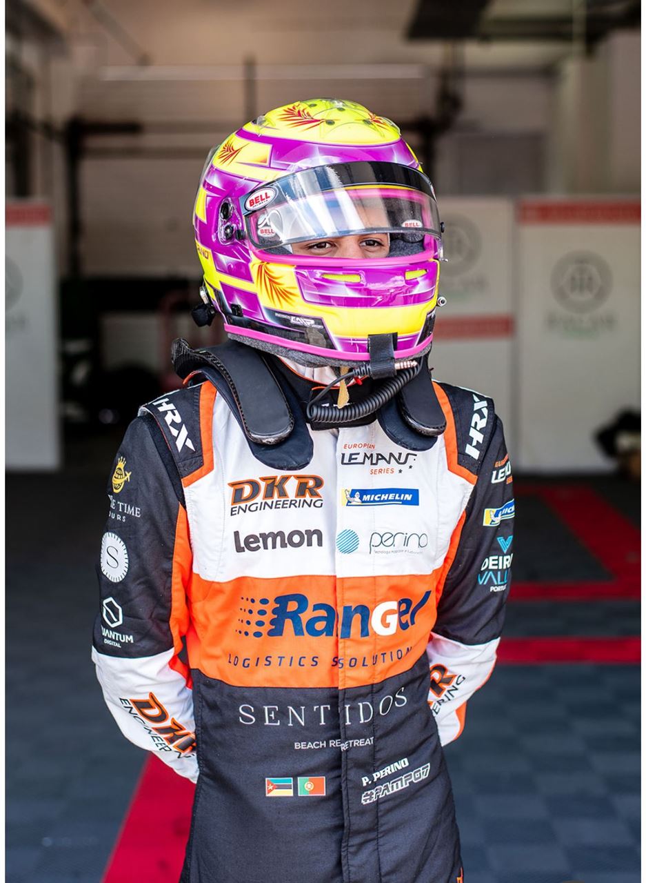 Pedro Perino sobe ao pódio na estreia com o Aston Martin GT4 Piloto