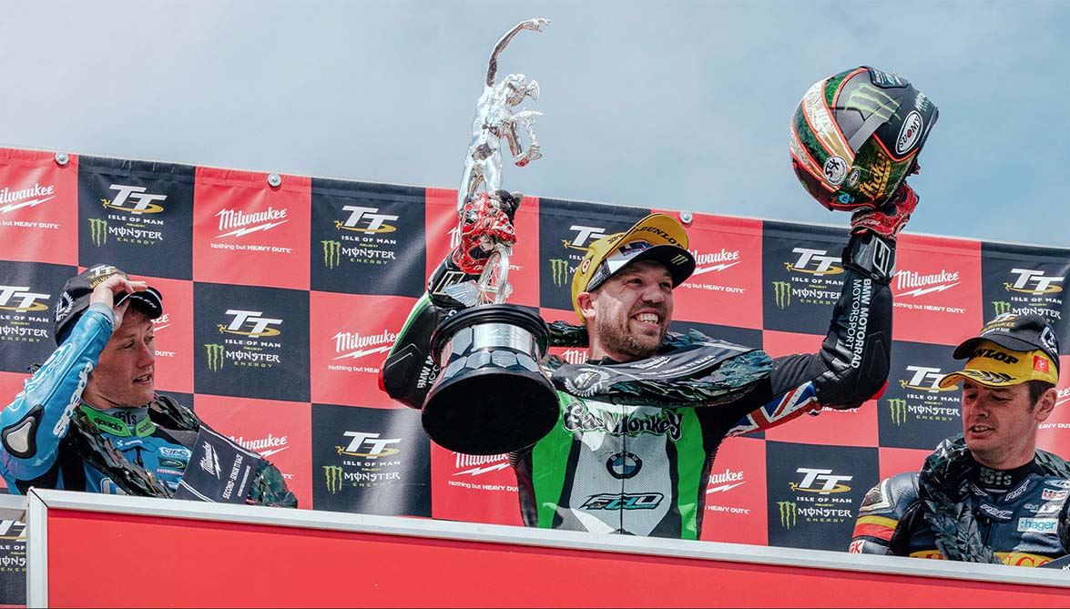 Michael Dunlop vence a primeira corrida do TT da Ilha de Man 2018