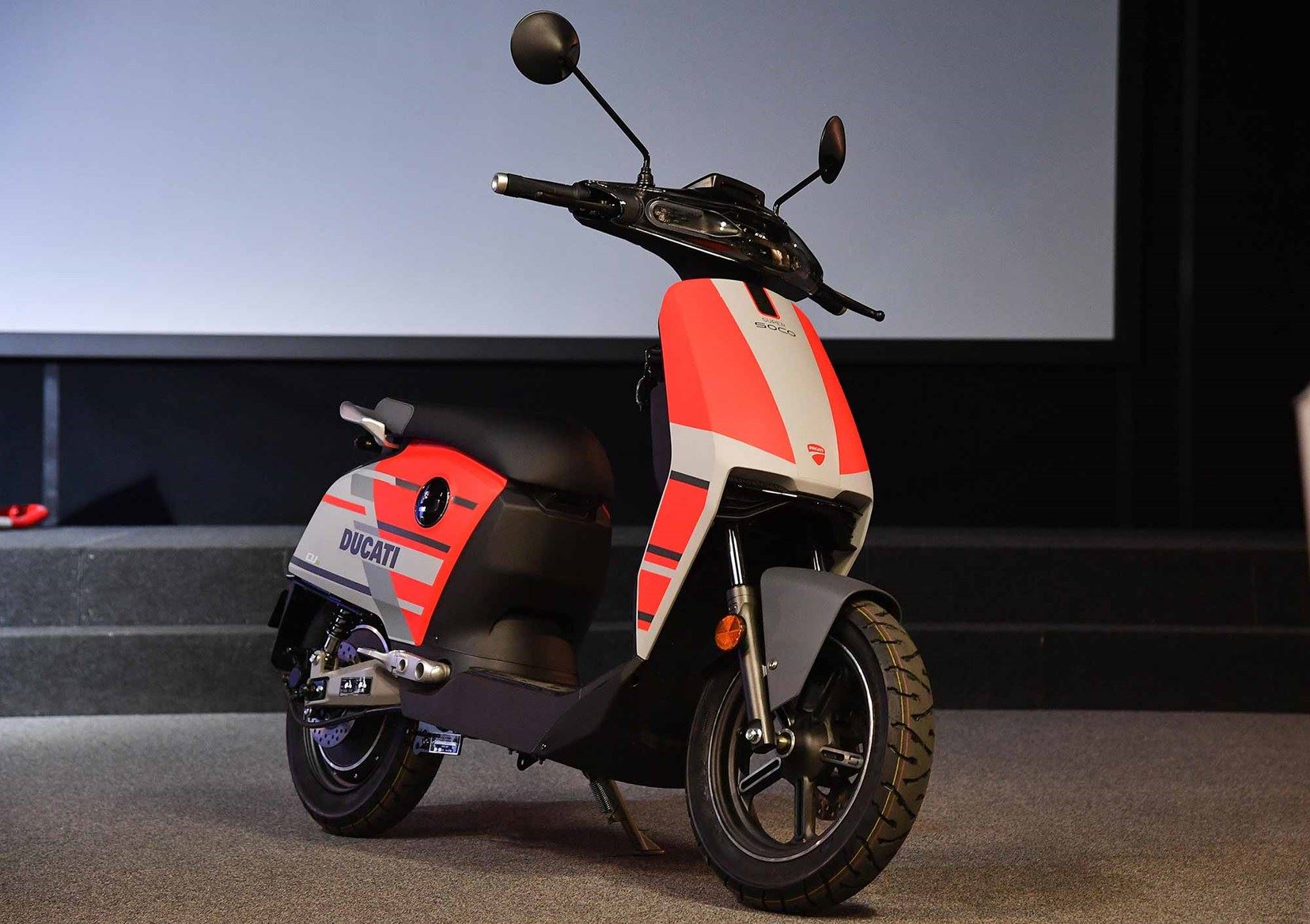 Motas e Scooters Elétricas - Concessionário Super Soco e