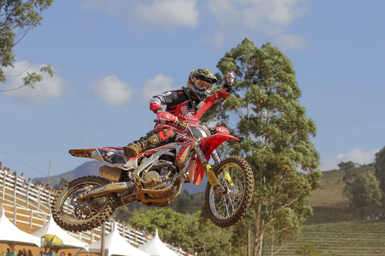Husqvarna fecha o Brasileiro de Motocross com duas vitórias, um