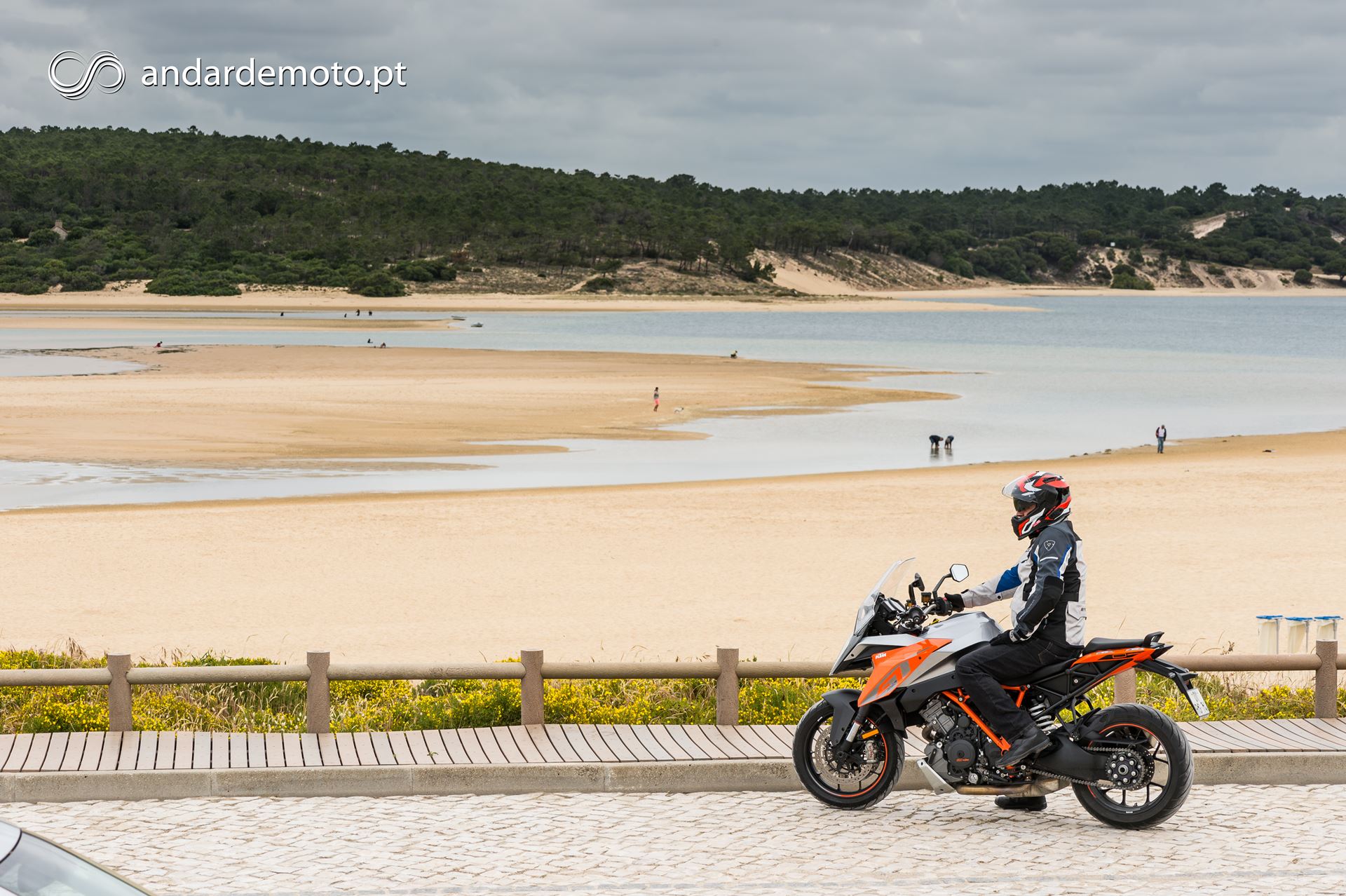 Teste KTM 1290 Super Duke GT - Alucinação desconcertante 