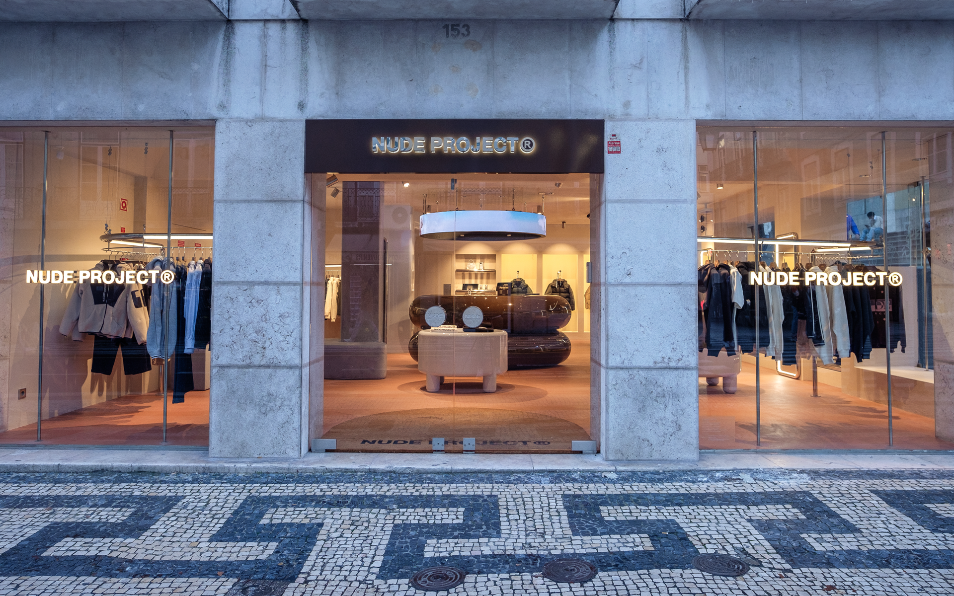 Dior inaugura primeira loja própria em Portugal no Edifício
