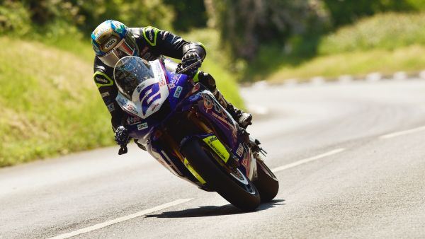 TT Ilha de Man 2022 – Peter Hickman vence primeira corrida Superbike