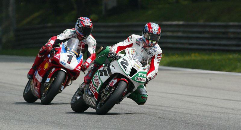Colin Edwards deu 2 títulos à Honda com a VTR