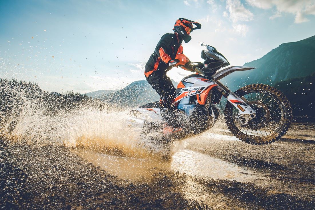 KTM 890 Adventure R / Rally – Produção limitada, aventura