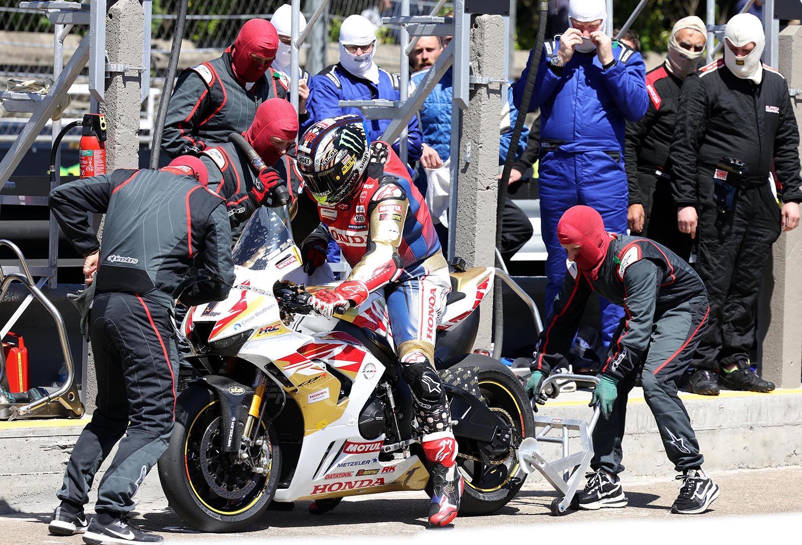 Britânico morre durante tradicional corrida de motos na Ilha de