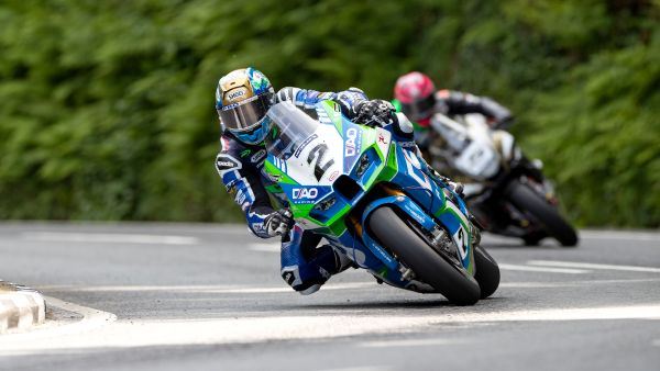 Michael Dunlop venceu hoje a corrida de Superbikes na Ilha de Man igualando  recorde de McGuiness - MotoSport