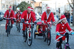 Pai Natal de duas rodas animou centro histórico de Monção